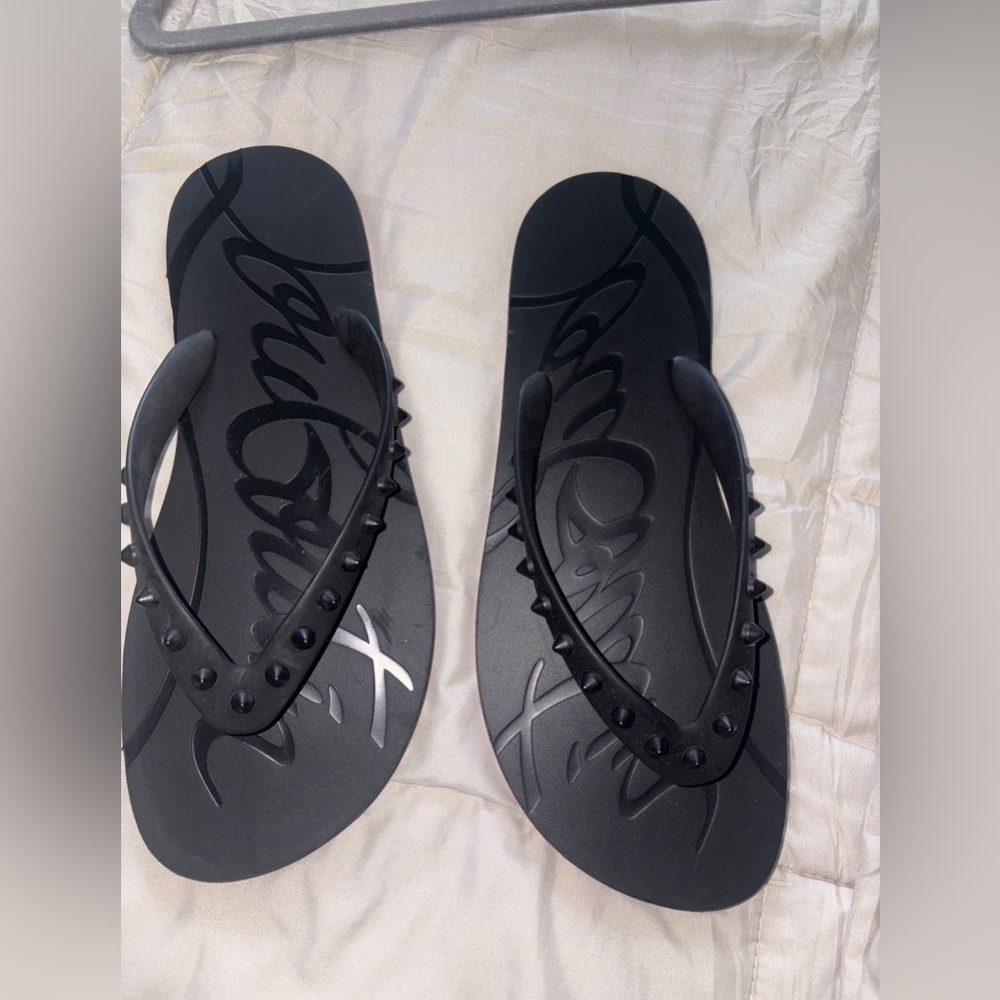 CHRISTIAN LOUBOUTIN
Loubi Flip Spiked Rubber Flip Flops